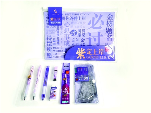 山东省图书馆推出的“攀蟾折桂”考试季系列文创,既承载文化底蕴,又充满时尚趣味 省图书馆供图